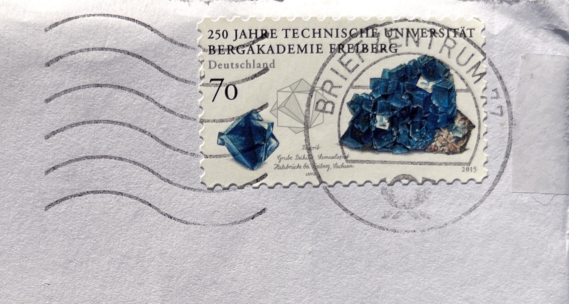 Umschlag: Briefmarke „250 Jahre Technische Universität Bergakademie Freiberg“ und Maschinenstempel des Briefzentrums